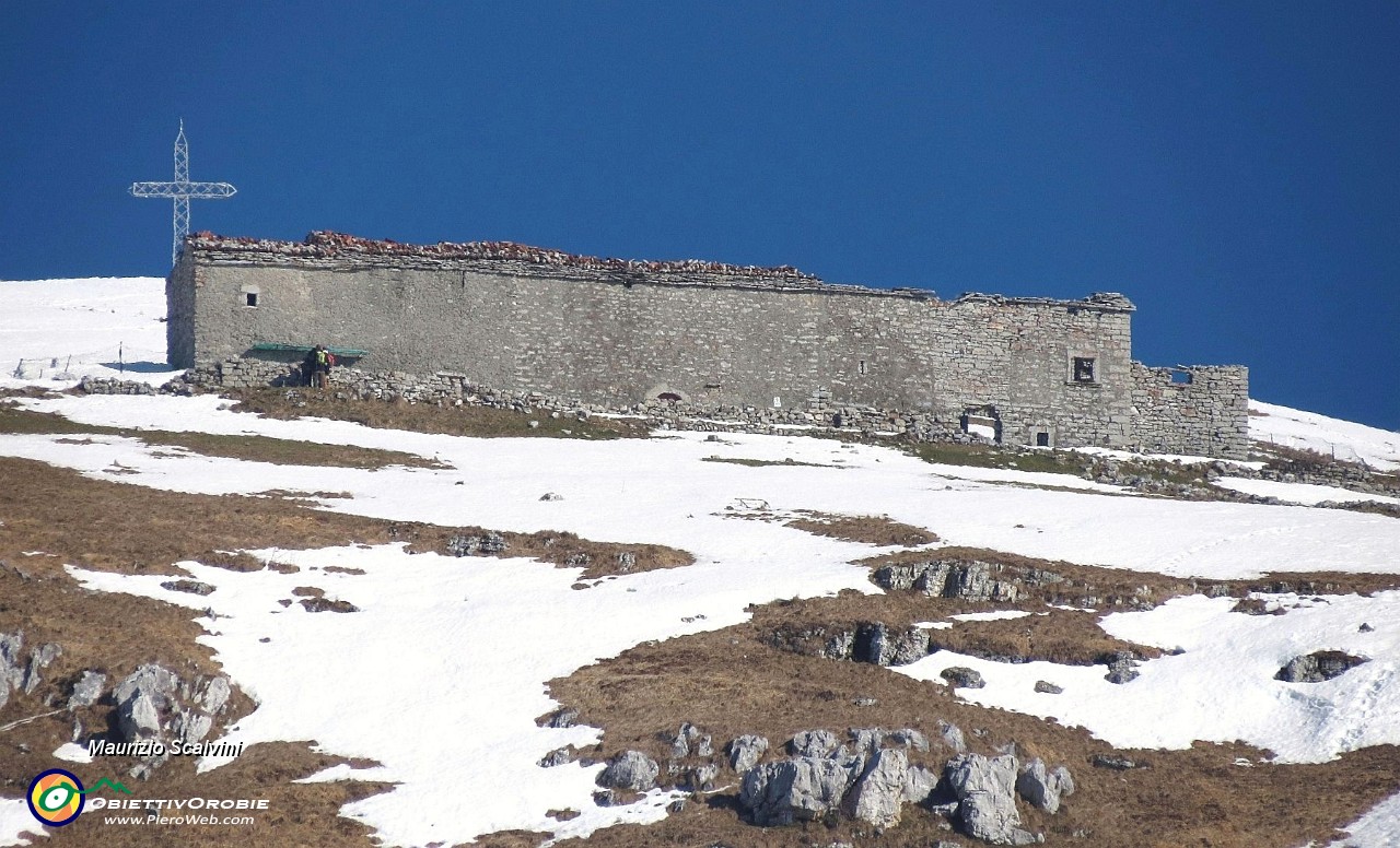 22 Spunta la Croce del Linzone dietro Carenini....JPG